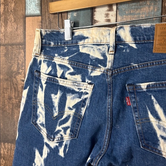 Levi's Premium Blue and White bleached Denim Shorts - Picture 14 of 14